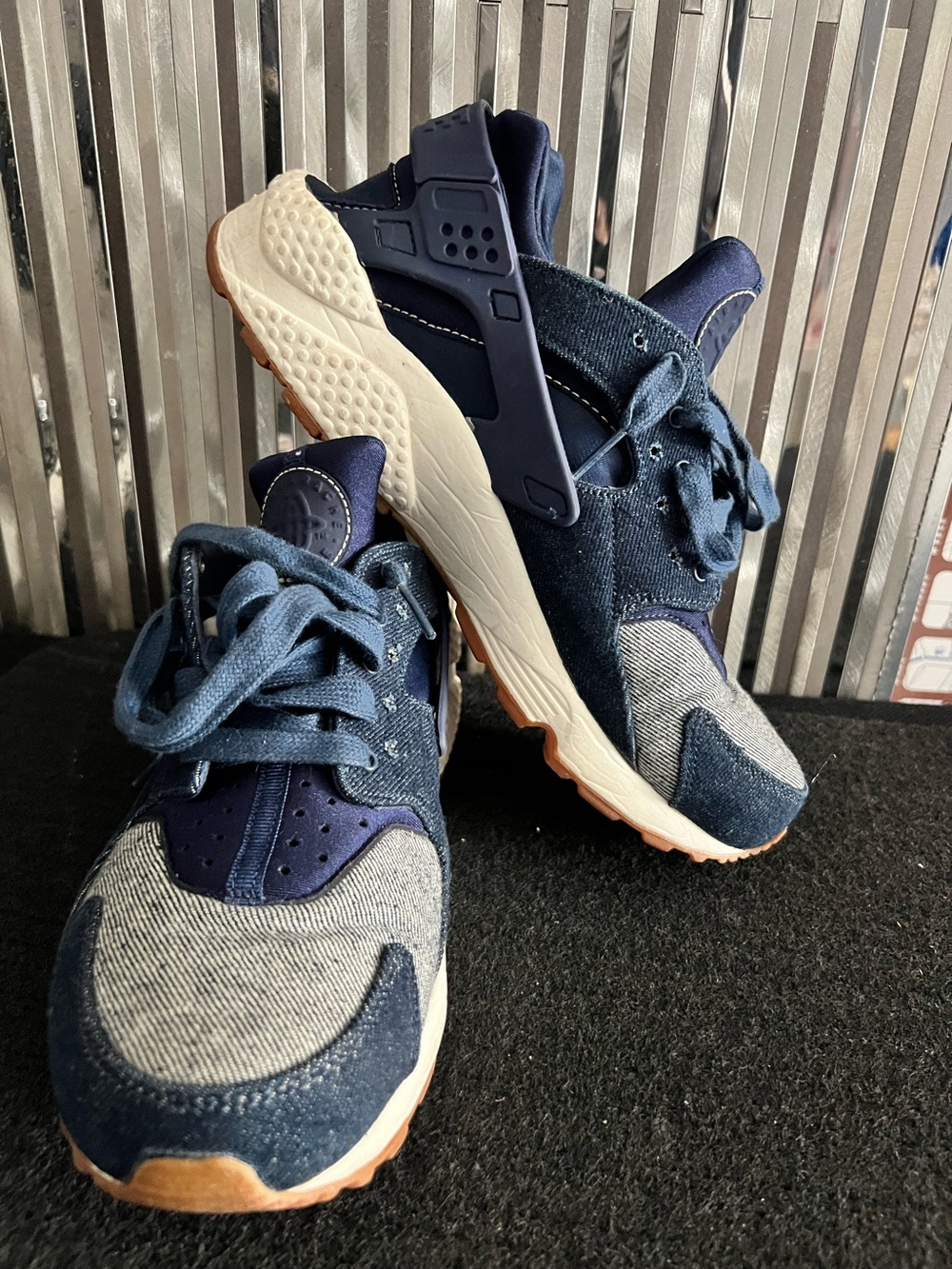 Nike Woman size 10 DENIM HURRACHE
NO BOX!